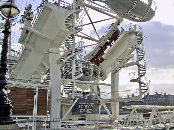 2000 04 10 - Millennium Wheel - 3 of 16