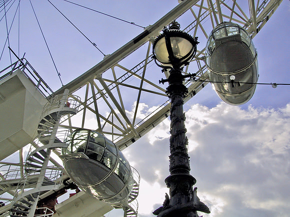 2000 04 10 - Millennium Wheel - 4 of 16