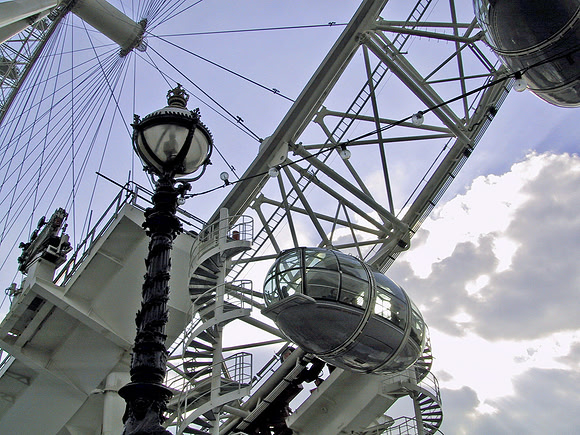 2000 04 10 - Millennium Wheel - 7 of 16