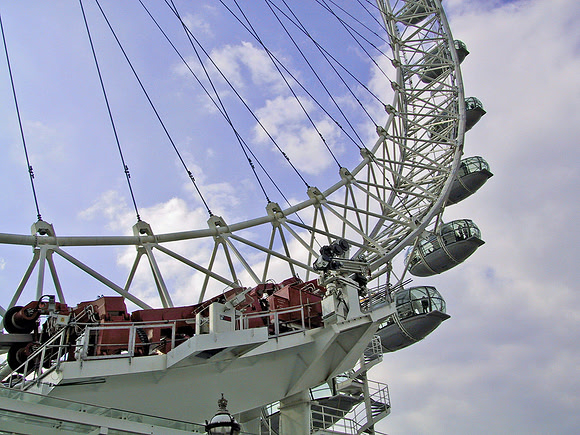 2000 04 10 - Millennium Wheel - 8 of 16