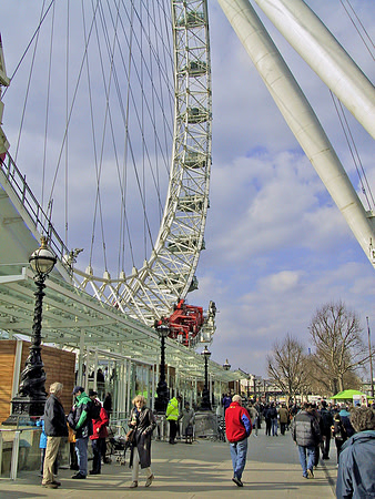 2000 04 10 - Millennium Wheel - 13 of 16