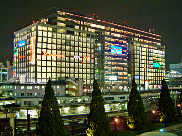 2002 11 07 - Tokyo, Japan - 13 of 29