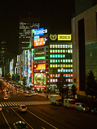 2002 11 07 - Tokyo, Japan - 14 of 29